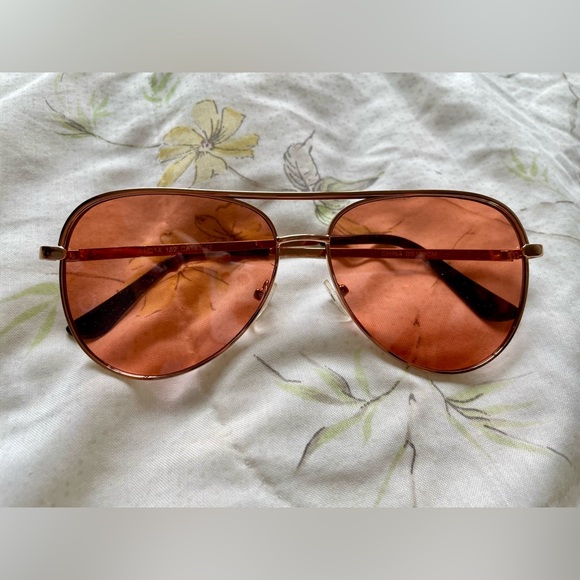 Salmon-tinted sunglasses - Picture 2 of 3